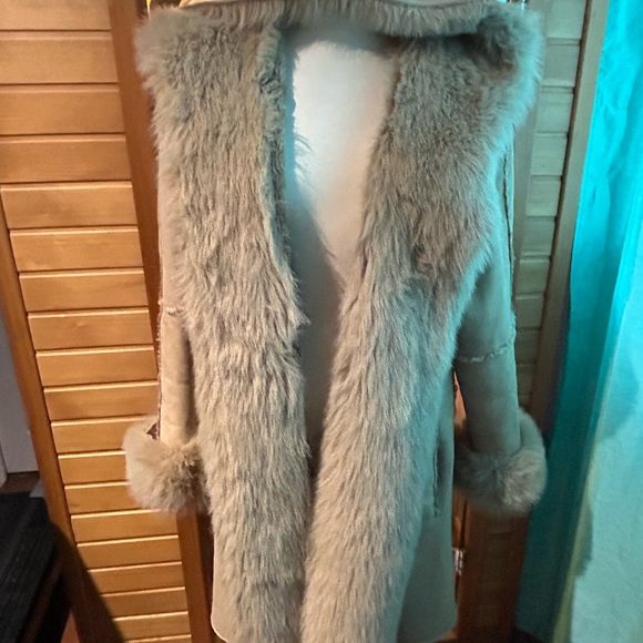 GREAT CONDITION SUEDE AND FAUX FUR COAT - Picture 5 of 8